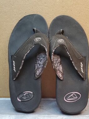 Reef Fanning Bottle Opener Flip Flops Size 8.5